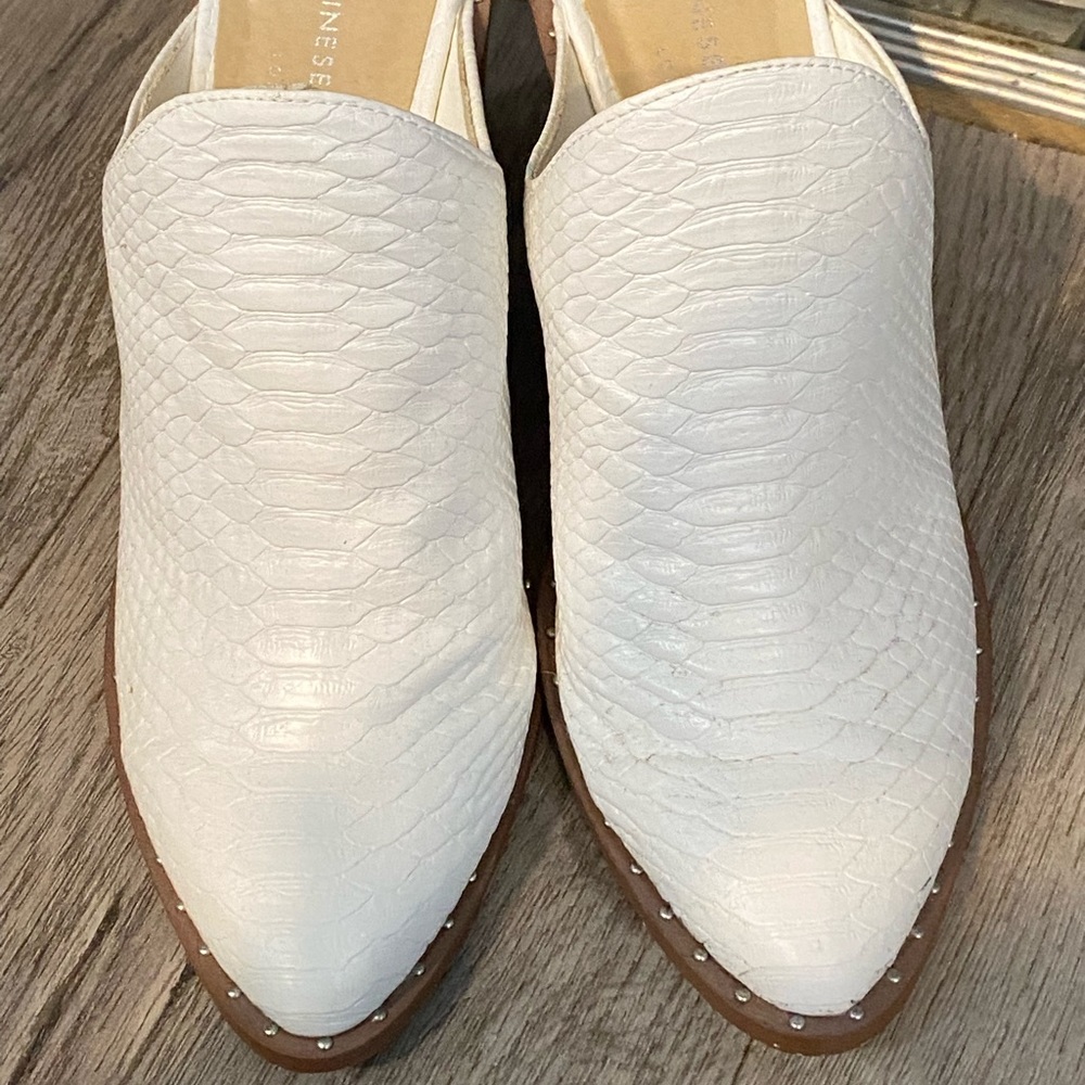 Chinese Laundry white leather mule